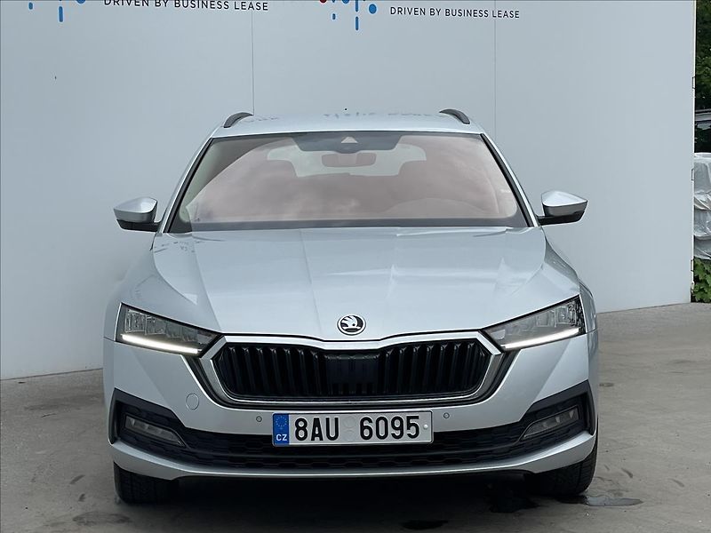 Škoda Octavia 2,0 TDI Combi Ambition Plus - fotka 22 z 24
