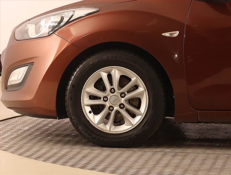 Hyundai i30 (2014) 1.4 CVVT, Tempomat - fotka 14 z 17