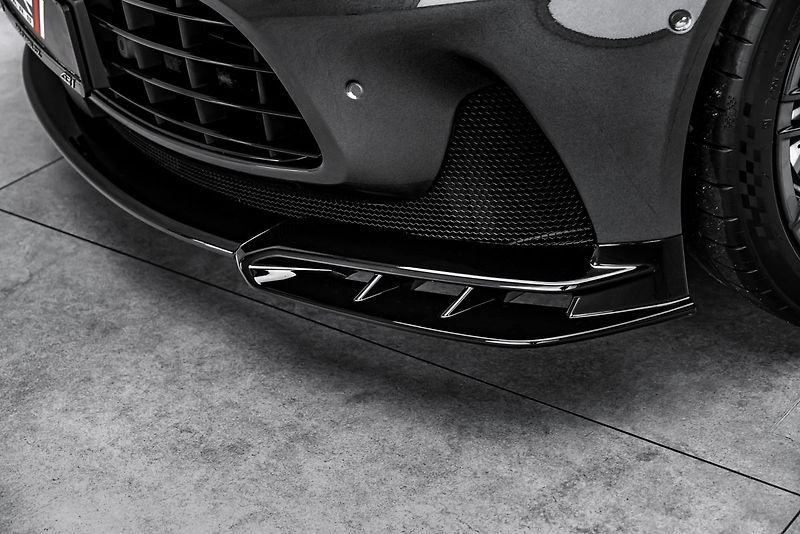 Aston Martin DB12 CZ, xenon grey, black pack - fotka 13 z 25