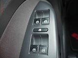 Volkswagen Touran (2011) 1.6TDi, ČR, autoAC - náhled 12