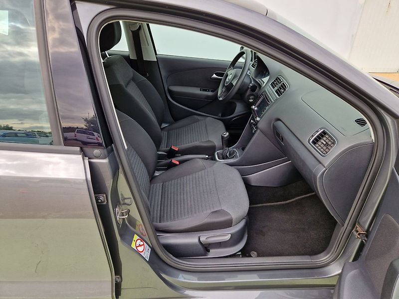 Volkswagen Polo Comfortline 1.4 - fotka 22 z 34