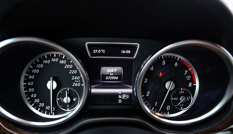 Mercedes-Benz Třídy M ML 350i AMG 4Matic/Motor klepe - fotka 25 z 29