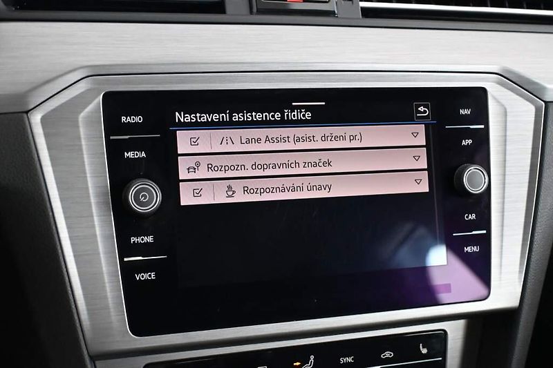 Volkswagen Passat (2021) 2.0 LED Kamera TDI - fotka 18 z 30