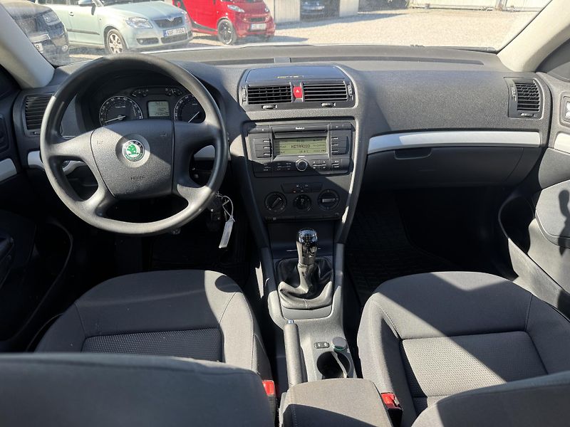 Škoda Octavia (2004) II, 1.6MPi,rezervace - fotka 17 z 32