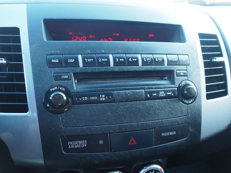 Peugeot 4007 (2010) 2.2 HDI, 115 kW, 4x4, 7 míst - fotka 27 z 39