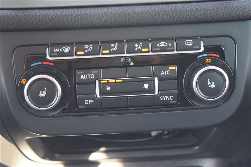 Volkswagen Tiguan 2,0 TDI 81KW ALU NÍZKÝ NÁJEZD - fotka 36 z 47