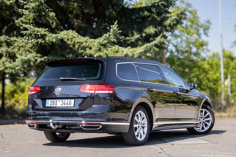 Volkswagen Passat 2.0 TDI DSG R-Line / 110kW / A - fotka 5 z 23