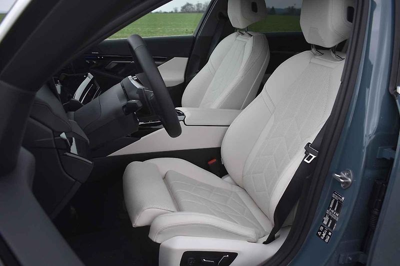 Nové BMW 5 je určeno ke klidnějšímu cestování