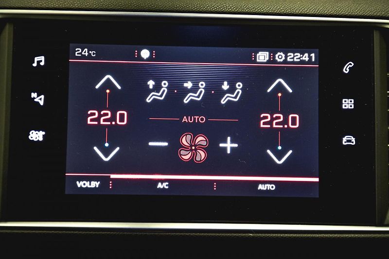 Peugeot 308 (2020) GT NAVI1.5 BlueHDi ČR 1MAJITEL - fotka 27 z 33