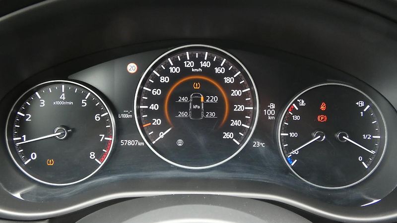Mazda 3 2.0 e-Skyactiv Prime-Line - fotka 13 z 22