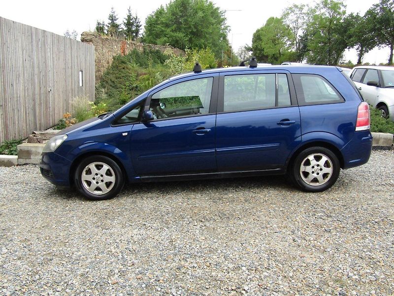 Opel Zafira (2005) 1.6 16V  7 MÍST - fotka 3 z 35