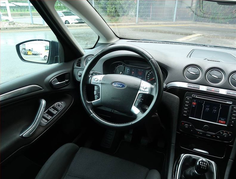 Ford S-MAX (2012) 2.0 TDCi, 7 míst, Navi - fotka 7 z 21