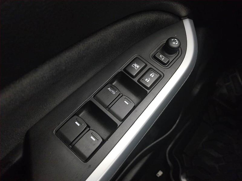 Suzuki Vitara (2016) 1.6 DDiS, 4X4, Kůže, Navi - fotka 17 z 21