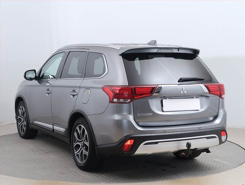 Mitsubishi Outlander (2020) 2.0 - fotka 4 z 18