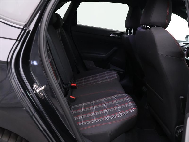 Volkswagen Polo 2,0 GTI 147kW DSG Virtual DPH - fotka 13 z 33