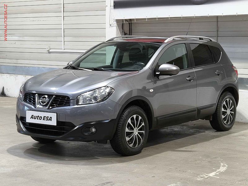 Nissan Qashqai (2012) 1.6i, ČR, AT, navi - fotka 3 z 20