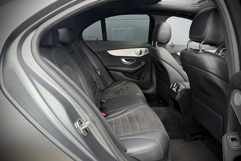 Mercedes-Benz Třídy C (2019) C 300d 4Matic AMG Line - fotka 12 z 32