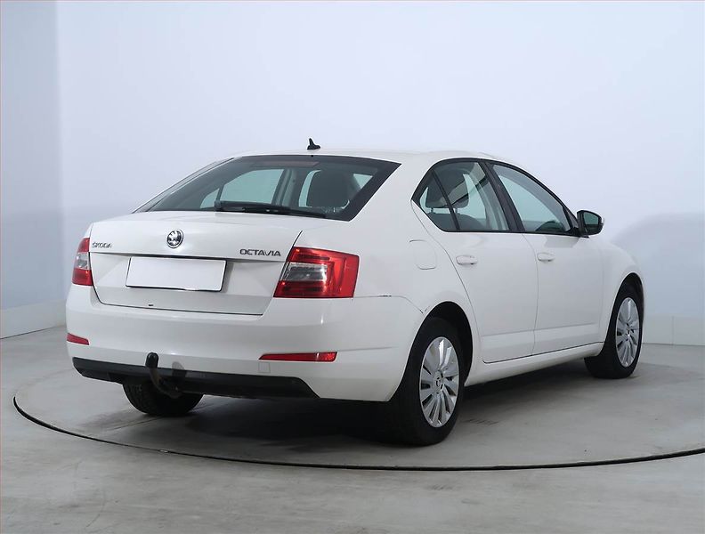 Škoda Octavia (2015) 1.6 TDI, Tempomat - fotka 5 z 17
