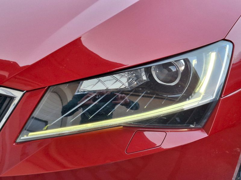 Škoda Superb (2018) Combi Ambition Plus 2,0TDi 110 - fotka 33 z 35