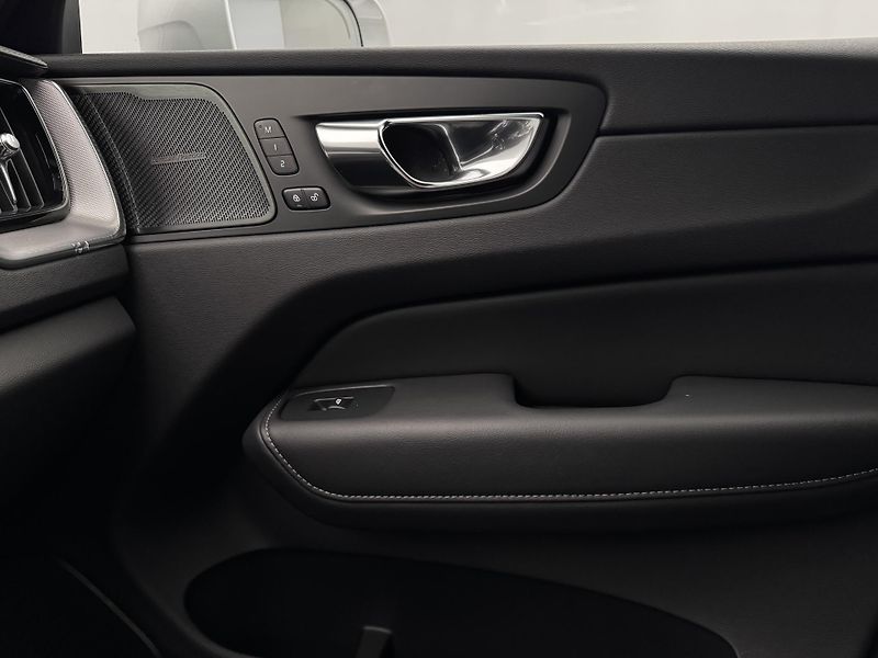 Volvo XC60 B4 AWD INSCRIPTION  - fotka 34 z 55