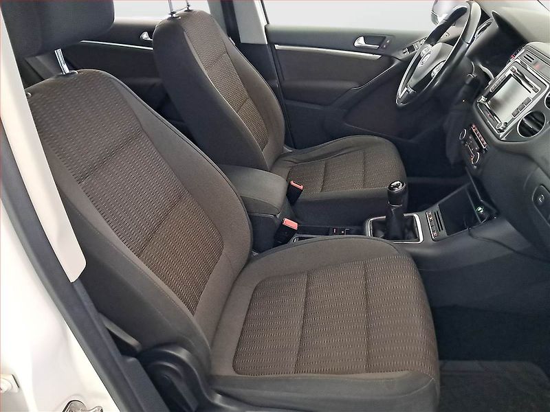 Volkswagen Tiguan (2013) 2.0 TDI, 4X4, Serv.kniha - fotka 9 z 17