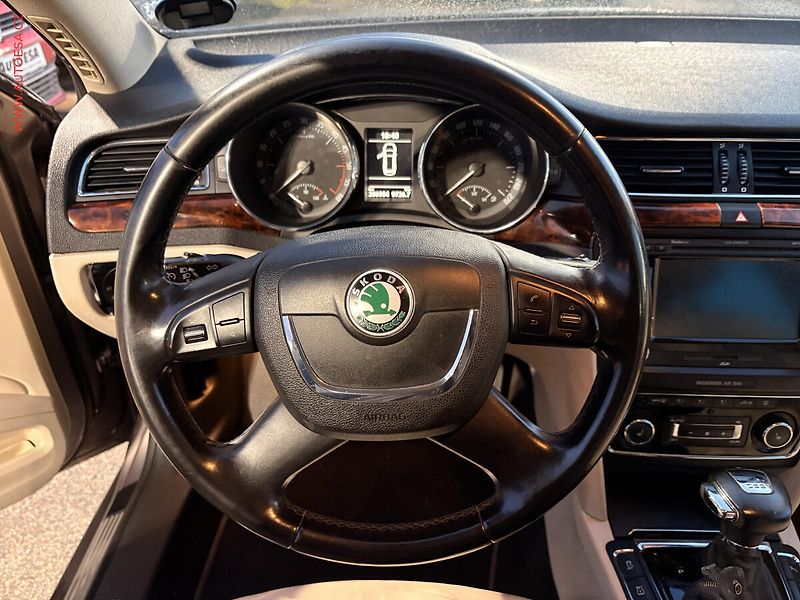 Škoda Superb (2010) 2.0 TDi, DSG, navi, xenon - fotka 15 z 23