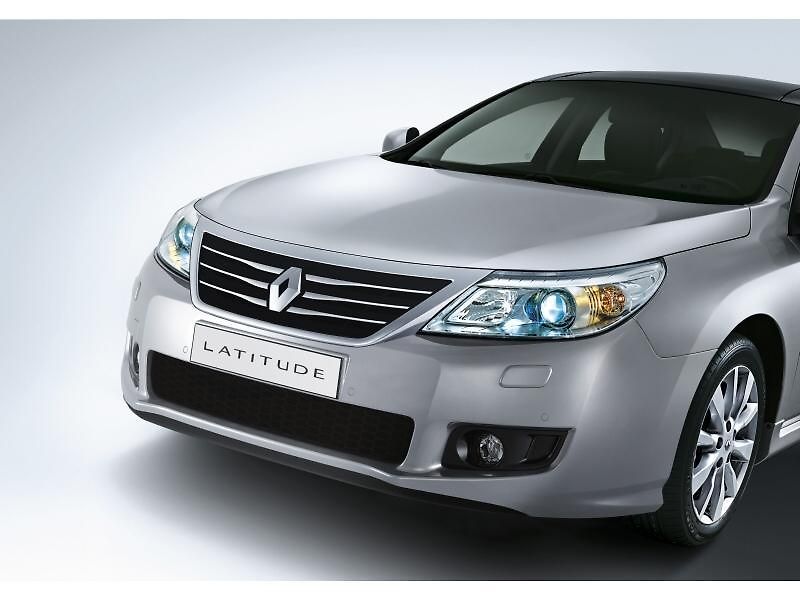 Renault Latitude je vlastně Samsung SM5, jen s jiným logem a drobnými změnami.