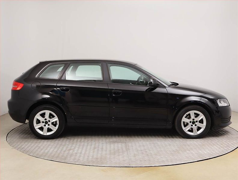 Audi A3 (2009) Ambition 2.0 TDI - fotka 6 z 18