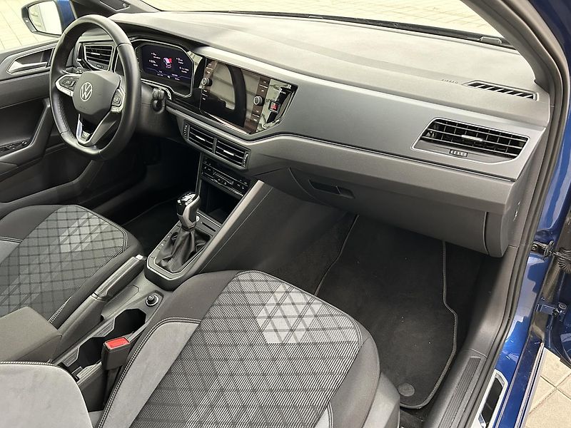 Volkswagen Polo 1.0 TSi R-Line - fotka 25 z 27
