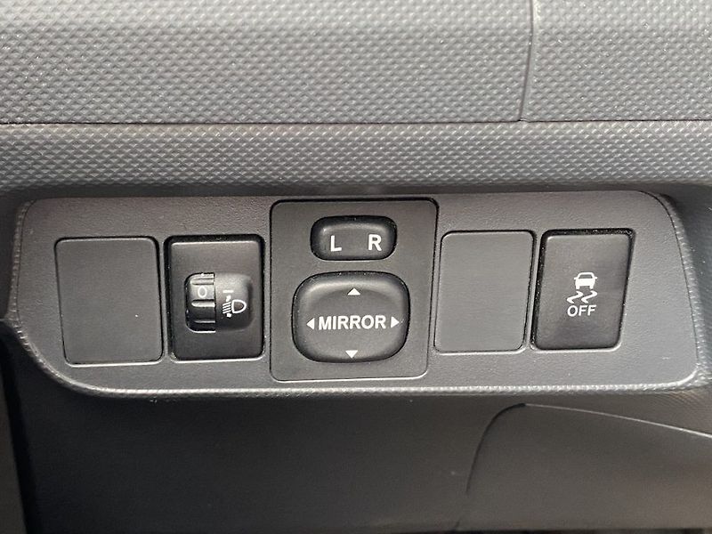 Toyota Auris 1.4i, ČR, manual, klima - fotka 12 z 12