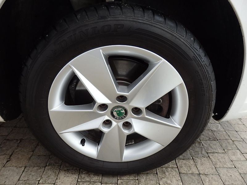 Volkswagen Caddy MAXI 1.6 TDI 7 MÍST, ZÁVĚS - fotka 17 z 22