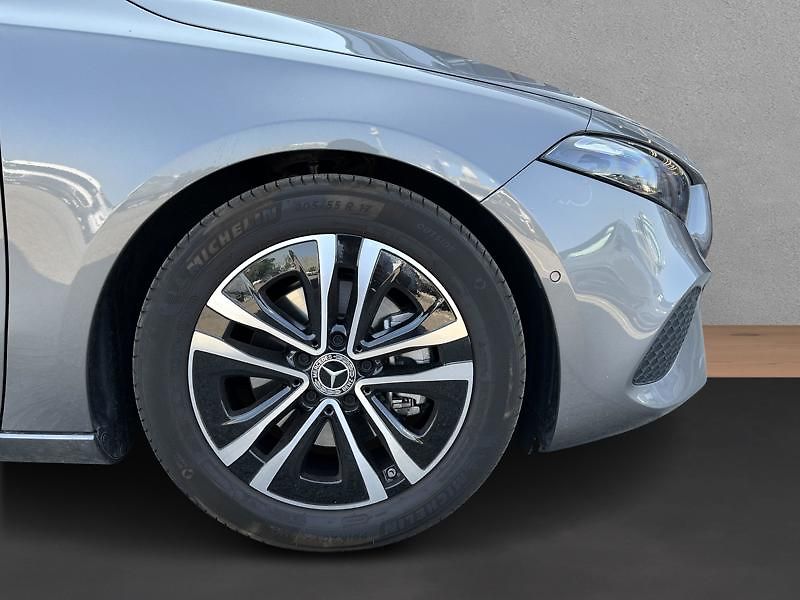 Mercedes-Benz Třídy A A-Třída 180 - fotka 9 z 19