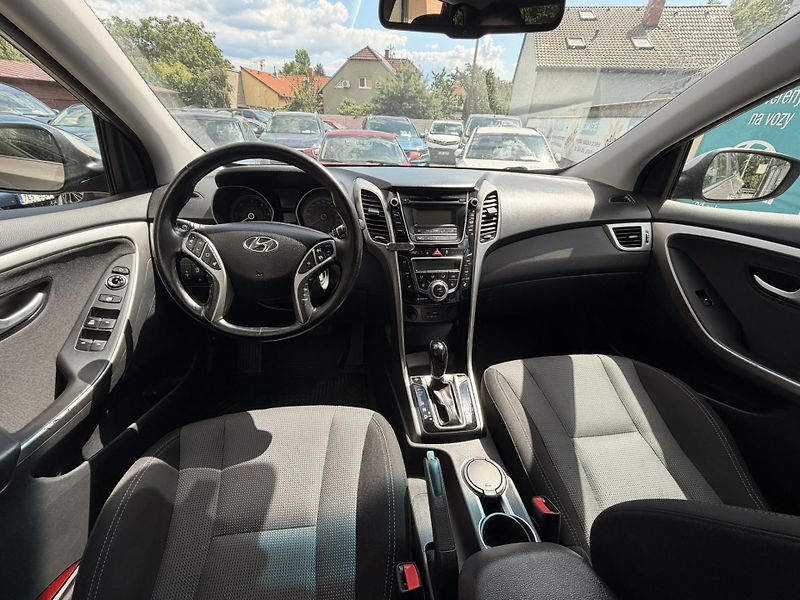 Hyundai i30 (2015) 1.6-NÍZKÁ SPOTŘEBA-AUT-SENZORY - fotka 19 z 28