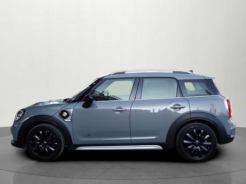 Mini Countryman Cooper 1.5 SE ALL4 A/T Hybrid - fotka 2 z 32