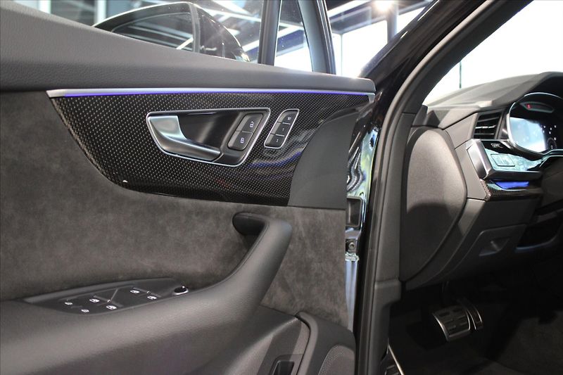 Audi Q7 50 TDi quattro Competition Plu - fotka 11 z 39