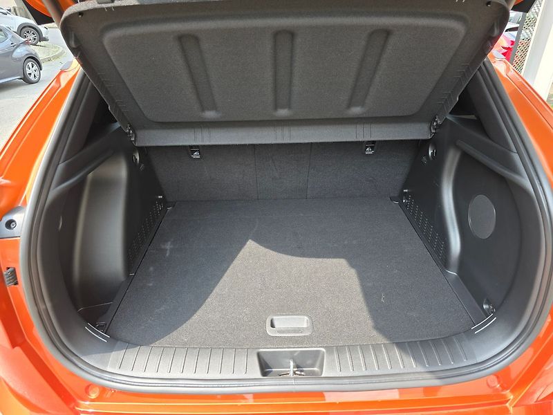 Hyundai Kona EV 64,8kWh NLine Style Premium - fotka 29 z 31