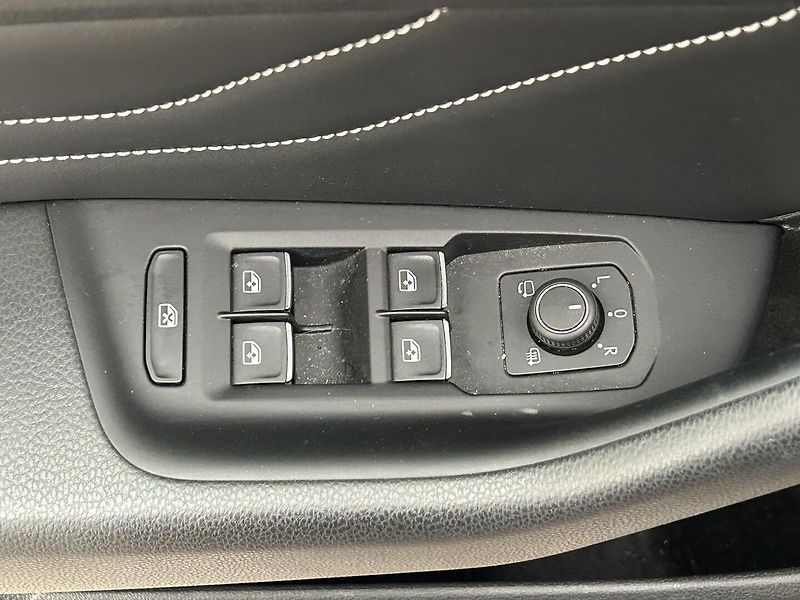 Volkswagen Passat Variant 2.0 TDI Elegance - fotka 17 z 27