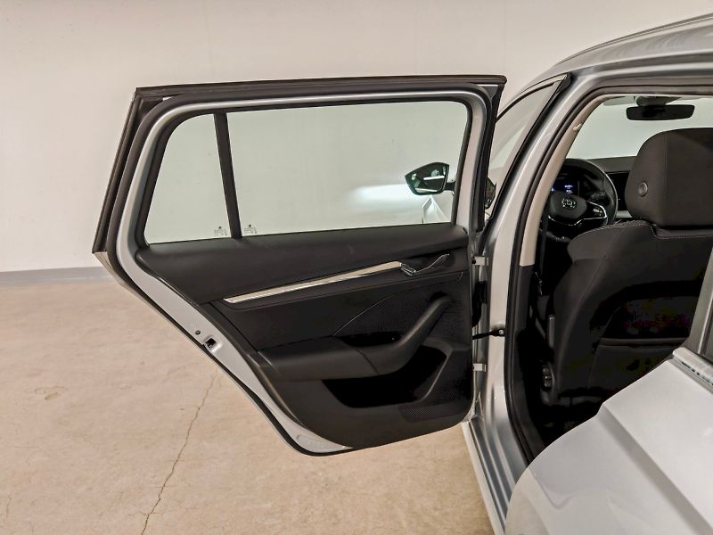 Škoda Octavia (2022) 2.0 TSI 140 kW DSG 4x4 Style P - fotka 23 z 30
