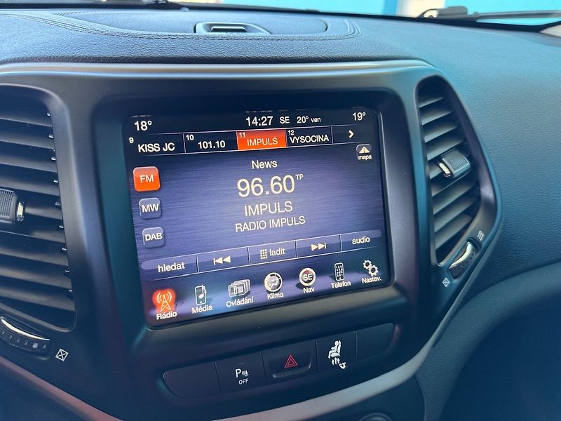 Jeep Cherokee (2015) 2.0 L TD Longitude - fotka 15 z 50