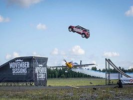 Martin Šonka Martin Šonka dokázal podletět skákající auto.