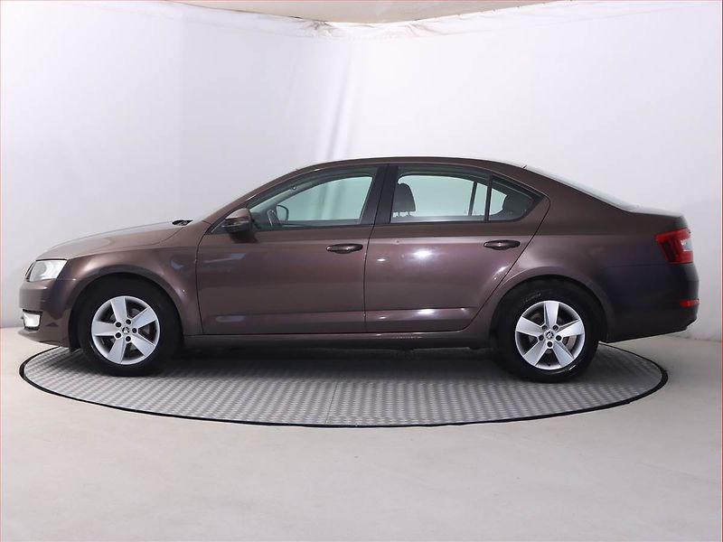 Škoda Octavia (2014) Ambition 1.6 TDI, Serv.kniha - fotka 3 z 18