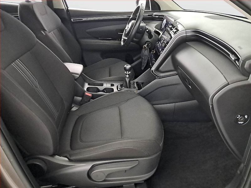 Hyundai Tucson (2023) 1.6 T-GDI - fotka 9 z 17