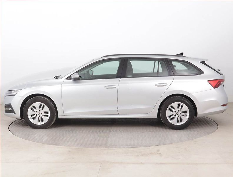 Škoda Octavia (2023) Ambition 2.0 TDI, ČR,1.maj - fotka 3 z 15