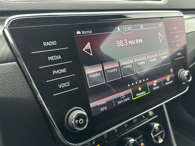 Škoda Superb (2021) 1.5 TSI Sportline - fotka 13 z 29