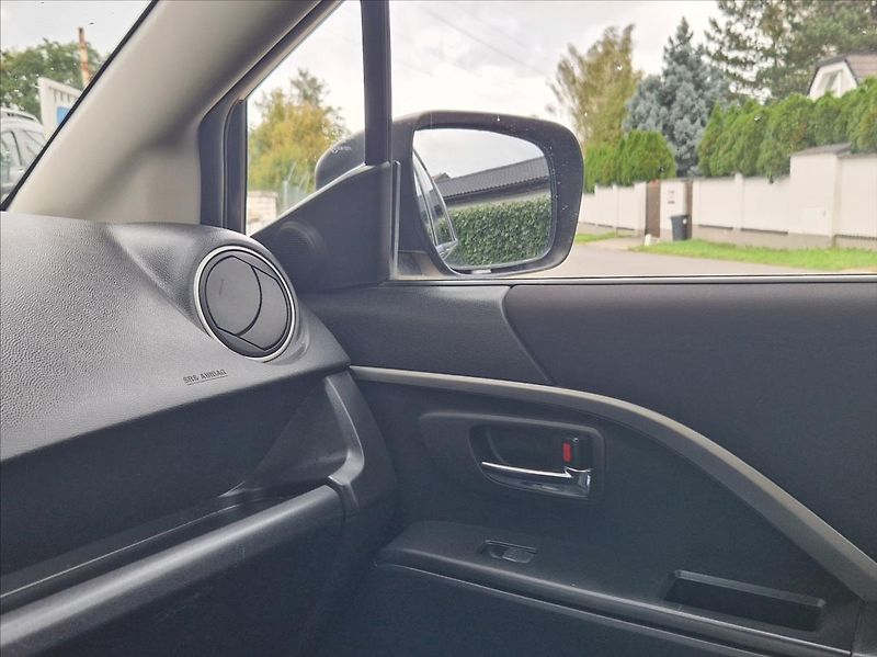 Mazda 5 1,6 MZR-CD 85kW 7MÍST +ALUZIMA - fotka 39 z 40