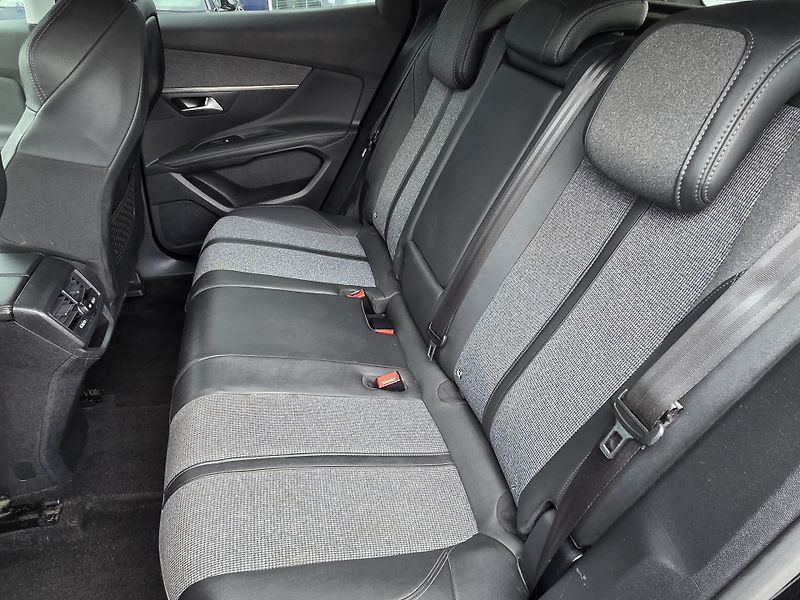 Peugeot 3008 (2019) 1.2 PT 130 ALLURE MAN6 - fotka 9 z 24