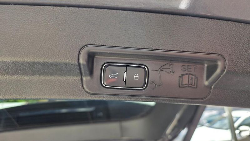 Ford Explorer (2021) 3.0 EcoBoost 336 kW PHEV 7míst - fotka 15 z 47