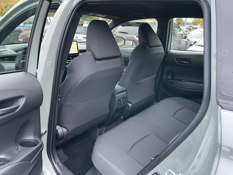Toyota Corolla Cross 1.8 HEV - fotka 14 z 27