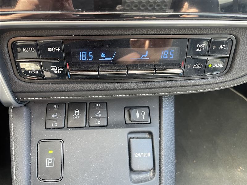 Toyota Auris 1,8 i 73kw Hybrid e-CVT bez ko - fotka 20 z 40