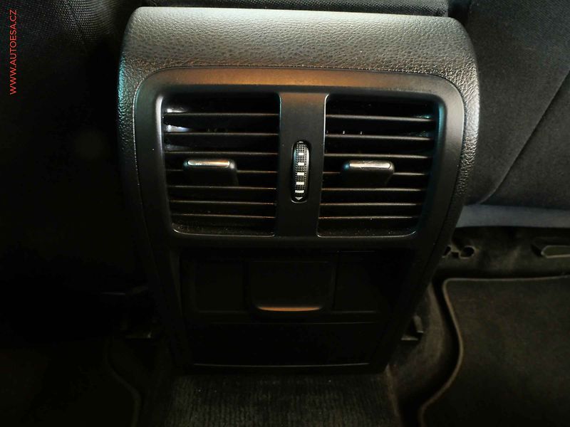 Volkswagen Passat (2012) 2.0TDI, ČR, Comfortline, DSG - fotka 19 z 19